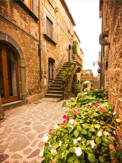 美丽的小巷在意大利拉齐奥的Bagnoregio Civita