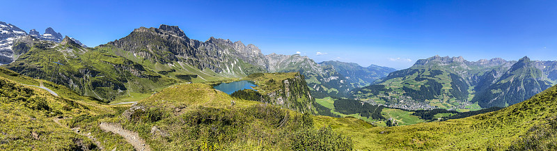 恩格尔堡山谷的全景