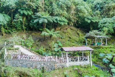 瓜地马的Funtes Georginas温泉建筑