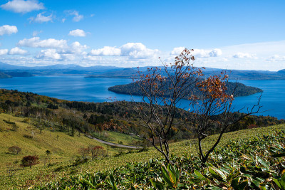 日本北海道铁贺秋，从比荷罗山口观看草沙罗湖