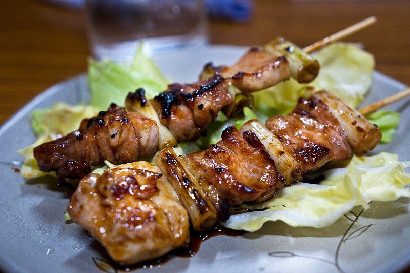 根木烤鸡肉串