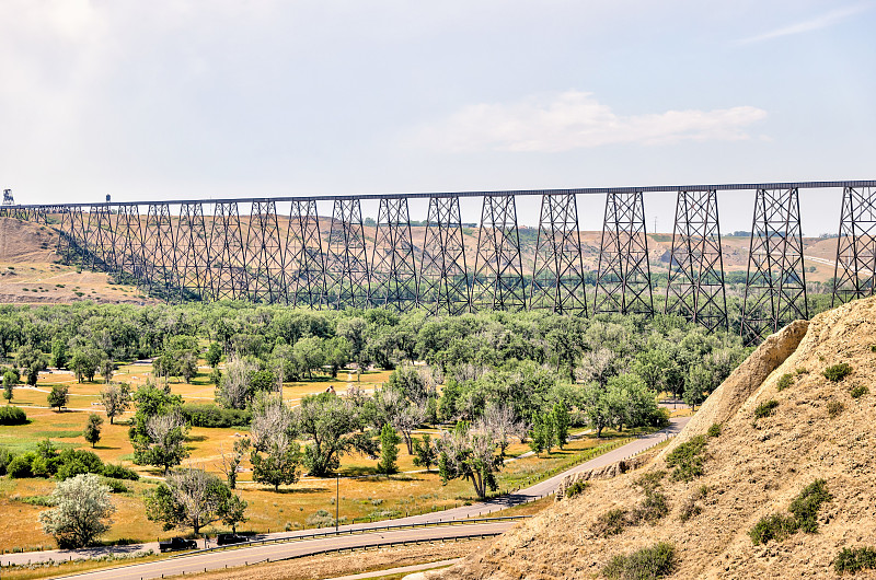 view of the steel truss of the Lethbridge High - L