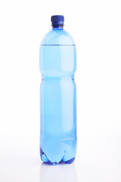 隔离塑料蓝色泉水水瓶