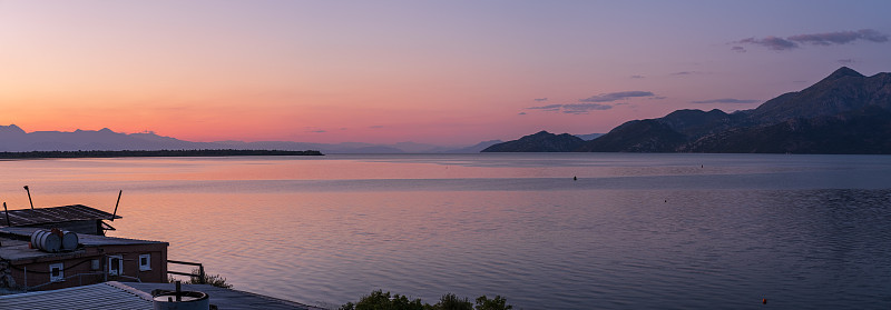 斯卡达尔湖在黑山日出全景