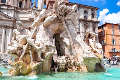 四河喷泉(Fontana dei Quattro Fiumi)在纳沃纳广场，意大利罗马