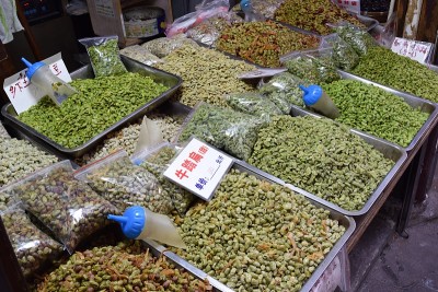 中国市场(朱家角)销售的豆子