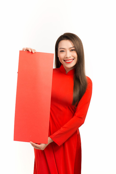 越南女子与奥黛和持空白辉春