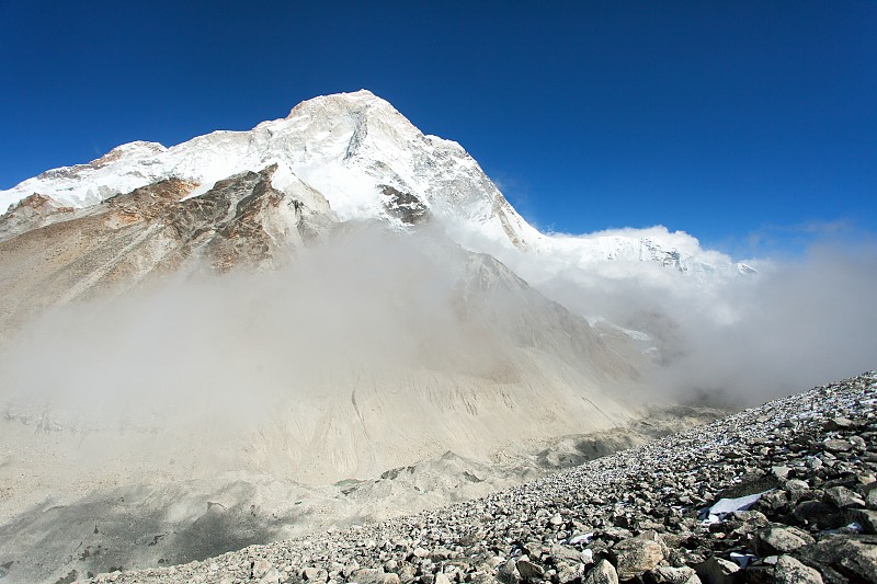 马卡鲁山云雾，尼泊尔喜马拉雅山