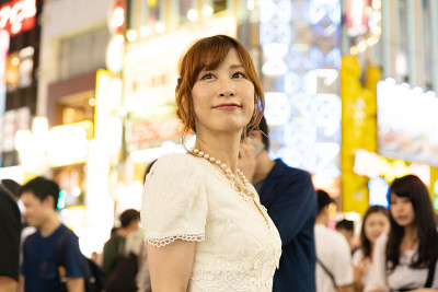 妇女参加了夜间工作俱乐部