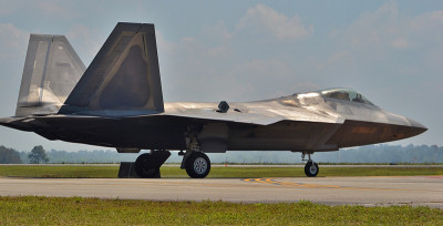 f - 22猛禽战斗机降落