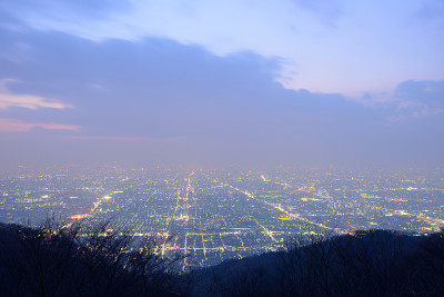 大阪的夜景，从志贵-伊科马天际线看