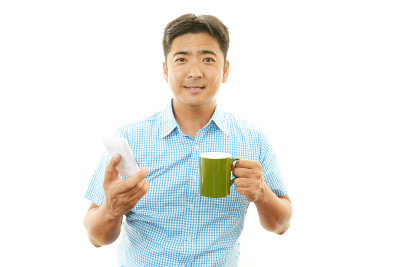 放松的亚洲人