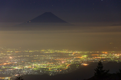 夜景阜城和富士山