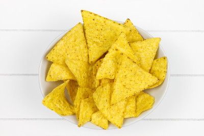 碗装满玉米片俯视图