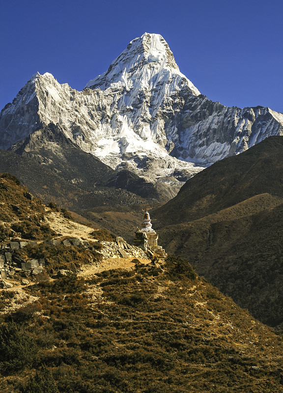 阿玛Dablam Stupa尼泊尔喜马拉雅山脉