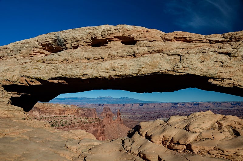 峡谷地NP - Mesa Arch广角视图