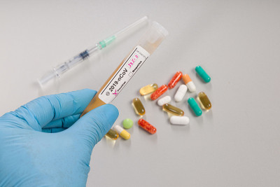 有病毒分析结果和可能治疗的试管