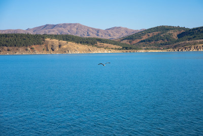 以拉齐格的哈扎尔湖(Elazığ)是该地区最重要的自然资产之一。