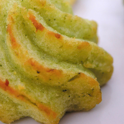 美味的土豆和菠菜