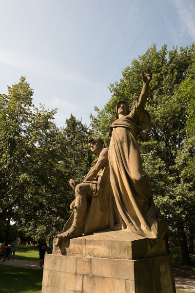 由Josef Myslbek创作的Premysl和Libuse雕像于1897年雕刻在捷克共和国布拉格