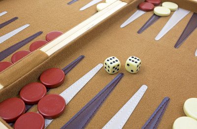 骰子和棋子的双陆棋游戏