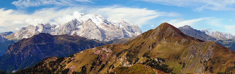 马尔莫拉达山是阿尔卑斯山白云石山脉的最高峰