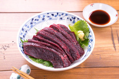 小须鲸红色生鱼片