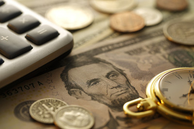 时间和金钱。黄金的基调。近-库存图像