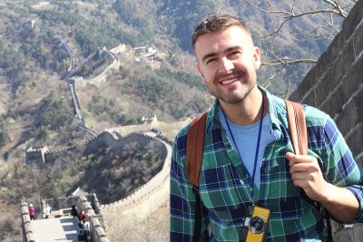 游客在令人惊叹的中国长城