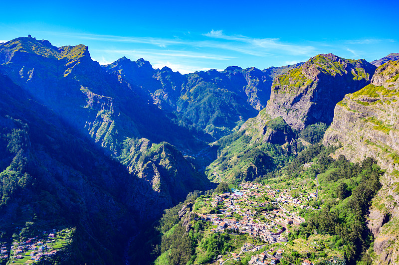 从Eira do Serrado到Curral das Freiras村在美丽的山景尼桑山谷，Câm