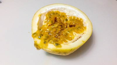 百香果在中间