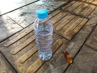 一瓶矿泉水
