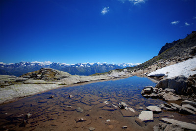 蓝色山湖