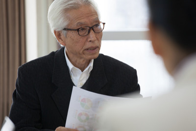 商务会议上的日本男人