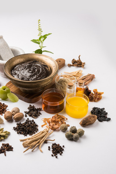 印度阿育吠陀膳食补充剂Chyawanprash / chyavanaprasha是一种煮熟的混合糖，
