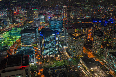 日本神奈川县横滨市市未来21区摩天大楼城市夜景