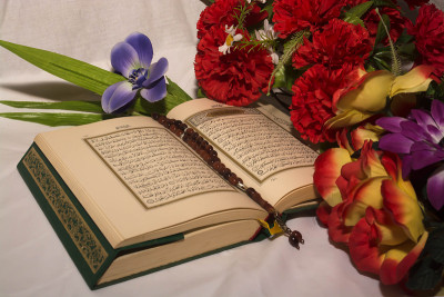 Koran and prayer beads with flowers