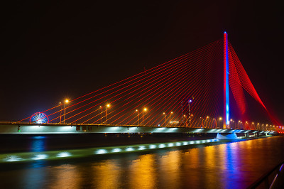 越南岘港大桥夜景