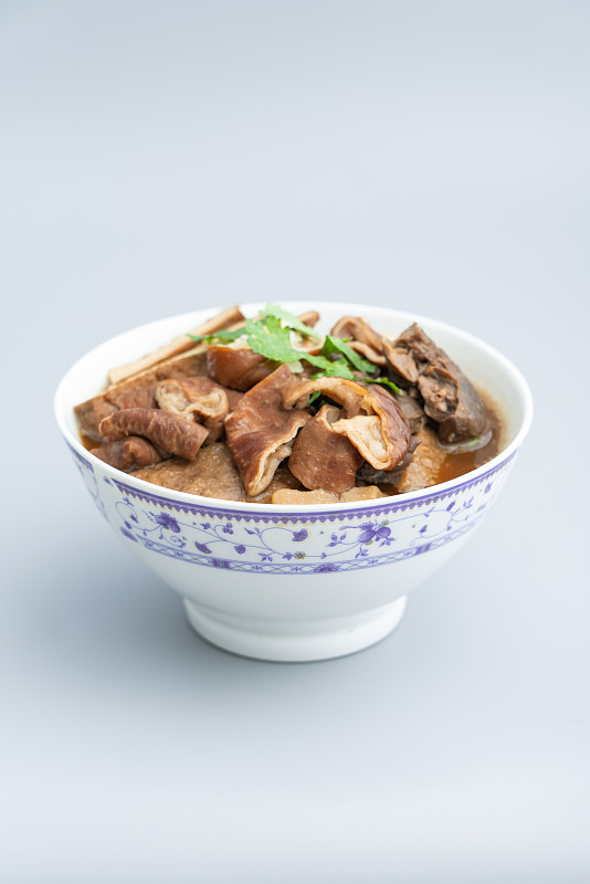 北京的传统中国食物是卤烙饼。老北京路祝火少。老北京的小吃饼干和猪水炖在火上。老北京小吃和火炖猪。