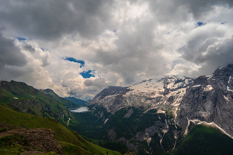 沿Viel dal Pan小径的山区景观，Dolomites, Val di Fassa，意大利