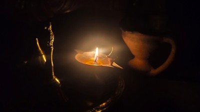 暗室里的油灯