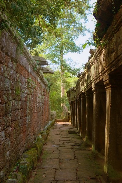 柬埔寨暹粒附近吴哥窟建筑群的班提寺遗址内画廊。