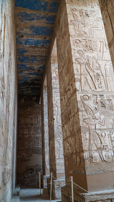 Medinet Habu神庙。埃及卢克索。位于Medinet Habu的拉美西斯三世殡仪馆是埃及卢克