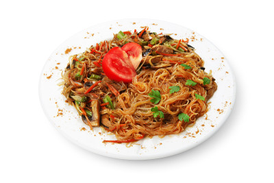 米粉与虾和蔬菜特写