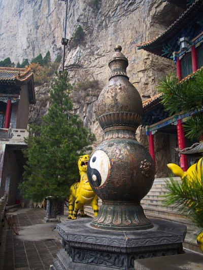 世界文化遗产绵山的道教标志，有许多古老的悬空道观和洞窟。2018年10月18日，山西省平遥古城