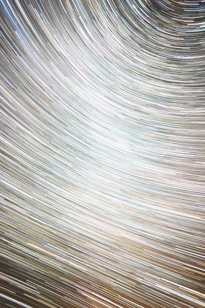 夜空中美丽的星星轨迹