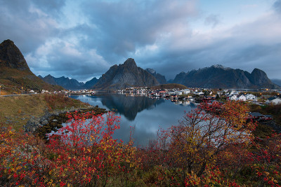 挪威罗浮敦群岛勒内渔村秋日美景