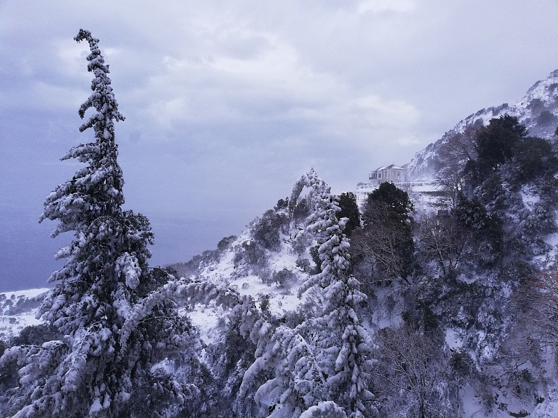 希腊圣山阿陀斯阿基乌帕夫卢修道院大雪纷飞