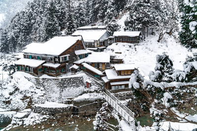 长野市的景色在日本的冬天被雪覆盖