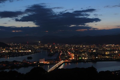 日落后高知县的夜景(从五台山)